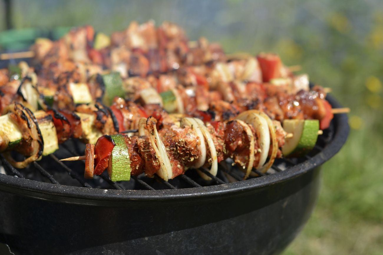 Free barbecue skewers image